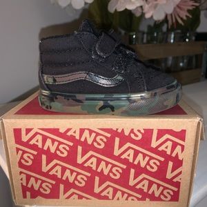 Vans high top velcro, awesome shoes barely worn! Camo